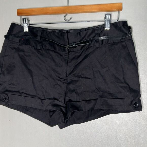 Stooshy black belted cuffed shorts, size 11 - Picture 2 of 8